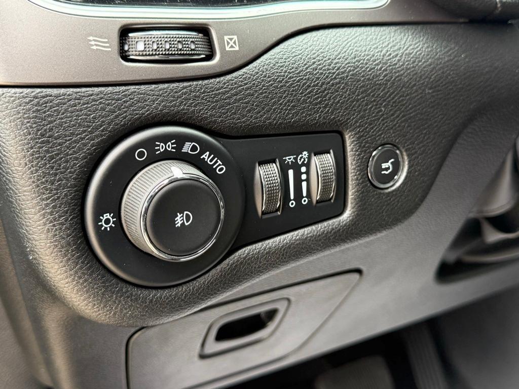 used 2022 Jeep Cherokee car, priced at $26,650