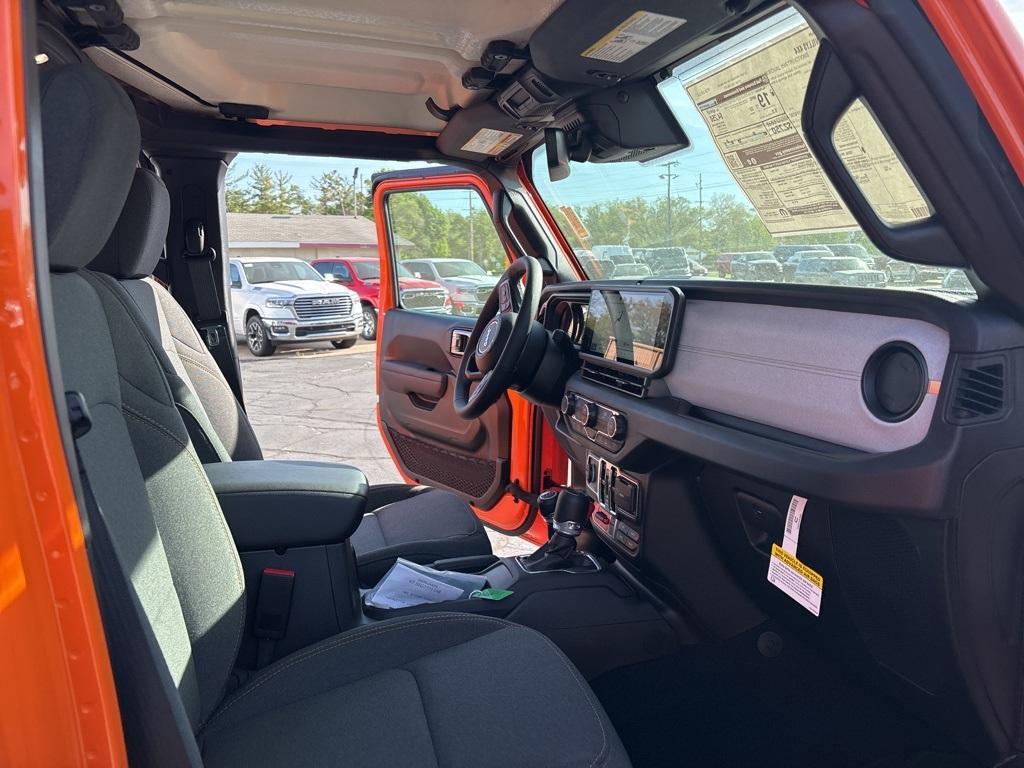 new 2025 Jeep Gladiator car, priced at $48,632