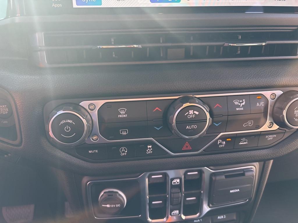 new 2025 Jeep Gladiator car, priced at $48,632