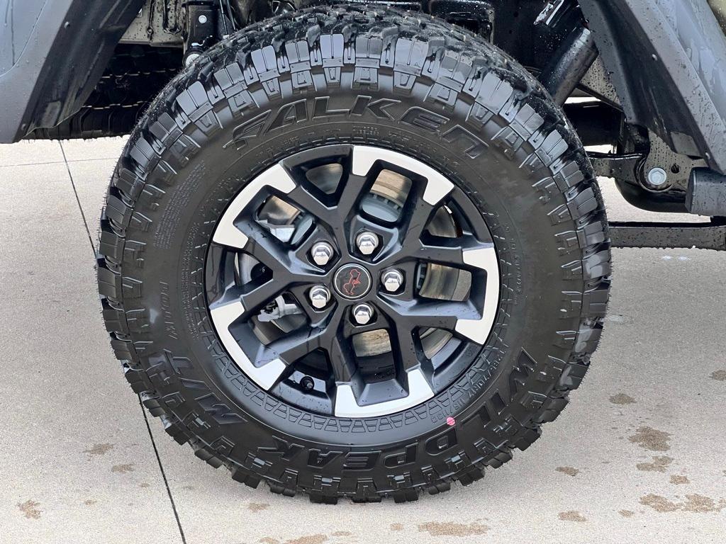new 2025 Jeep Gladiator car, priced at $55,760