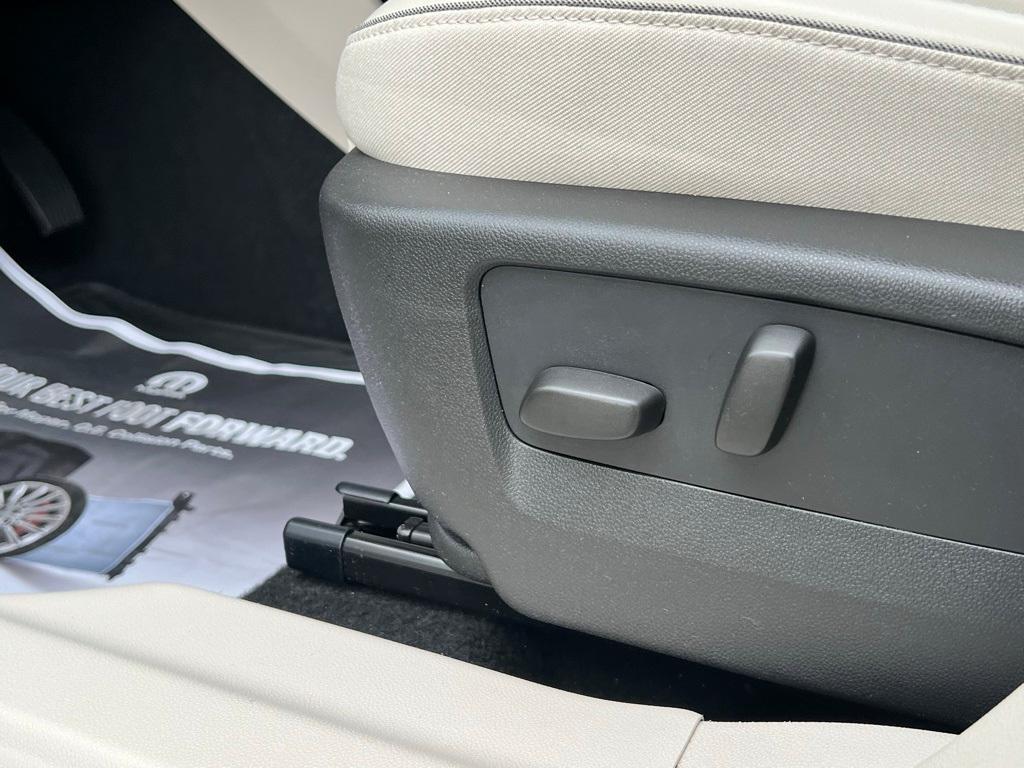 used 2022 Buick Envision car, priced at $27,298