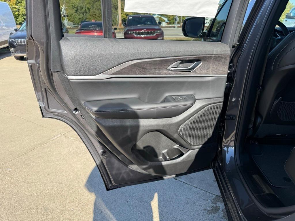 new 2025 Jeep Grand Cherokee car, priced at $44,451