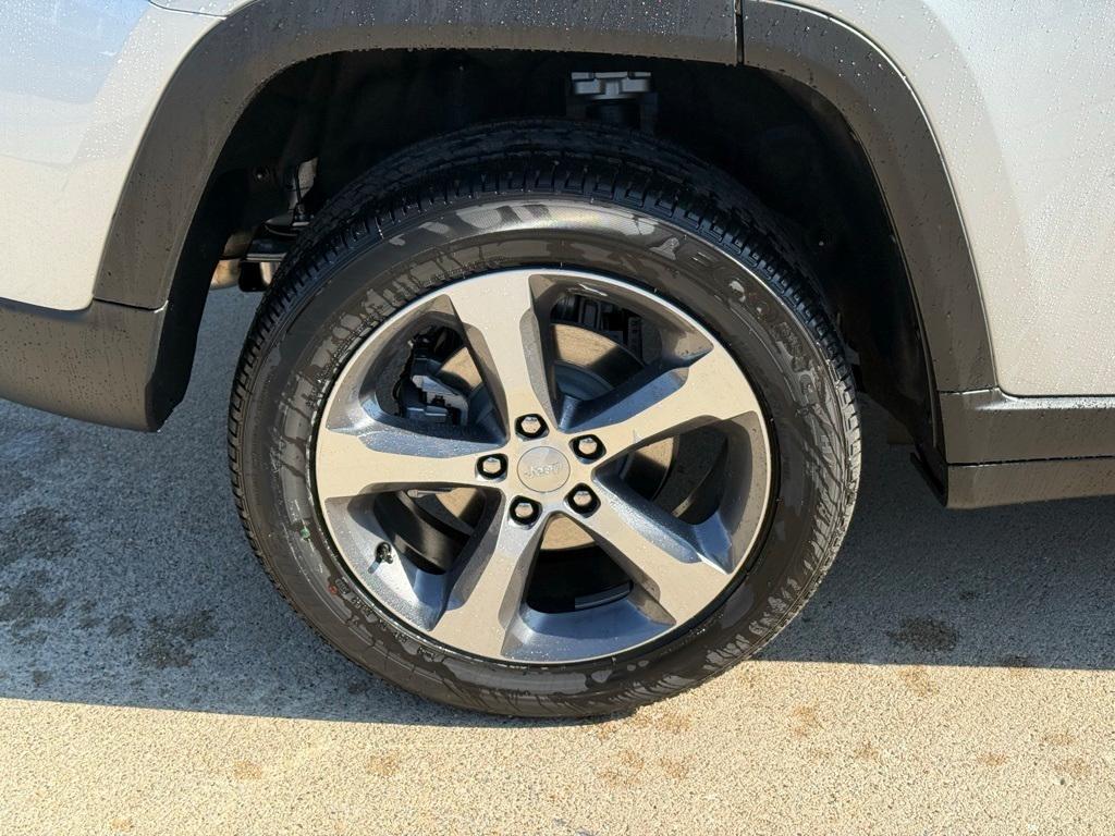 new 2025 Jeep Grand Cherokee car, priced at $47,870