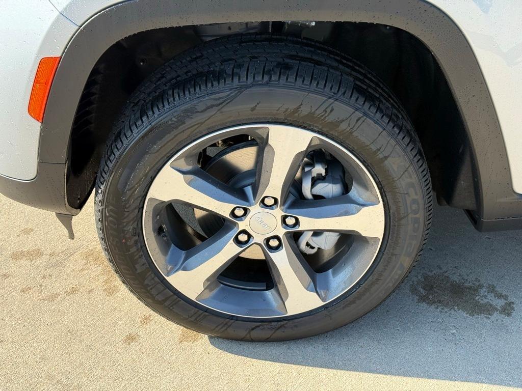 new 2025 Jeep Grand Cherokee car, priced at $47,870