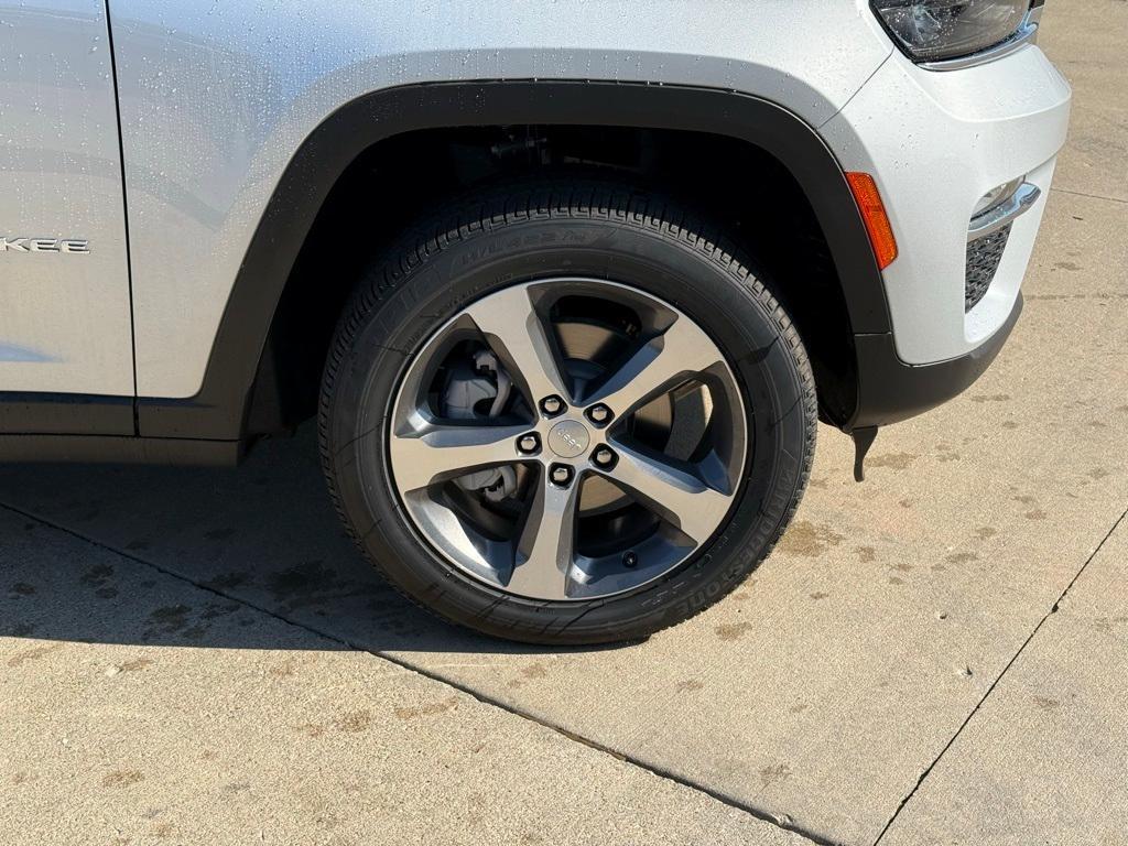 new 2025 Jeep Grand Cherokee car, priced at $47,870