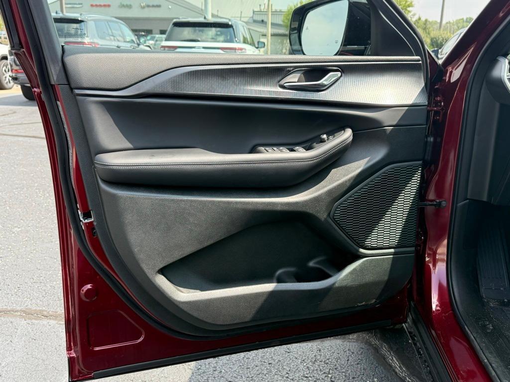 new 2025 Jeep Grand Cherokee L car, priced at $42,282