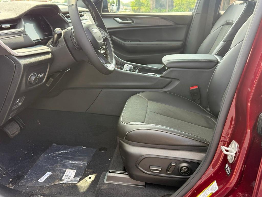 new 2025 Jeep Grand Cherokee L car, priced at $42,282