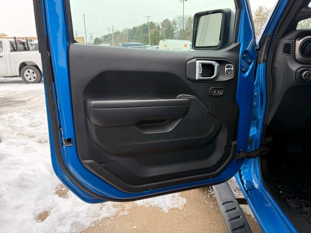 used 2021 Jeep Gladiator car, priced at $27,981