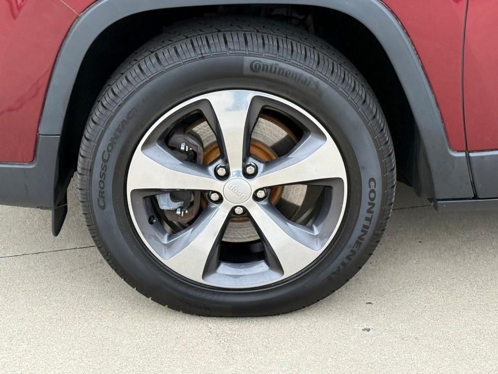 used 2020 Jeep Cherokee car, priced at $20,981