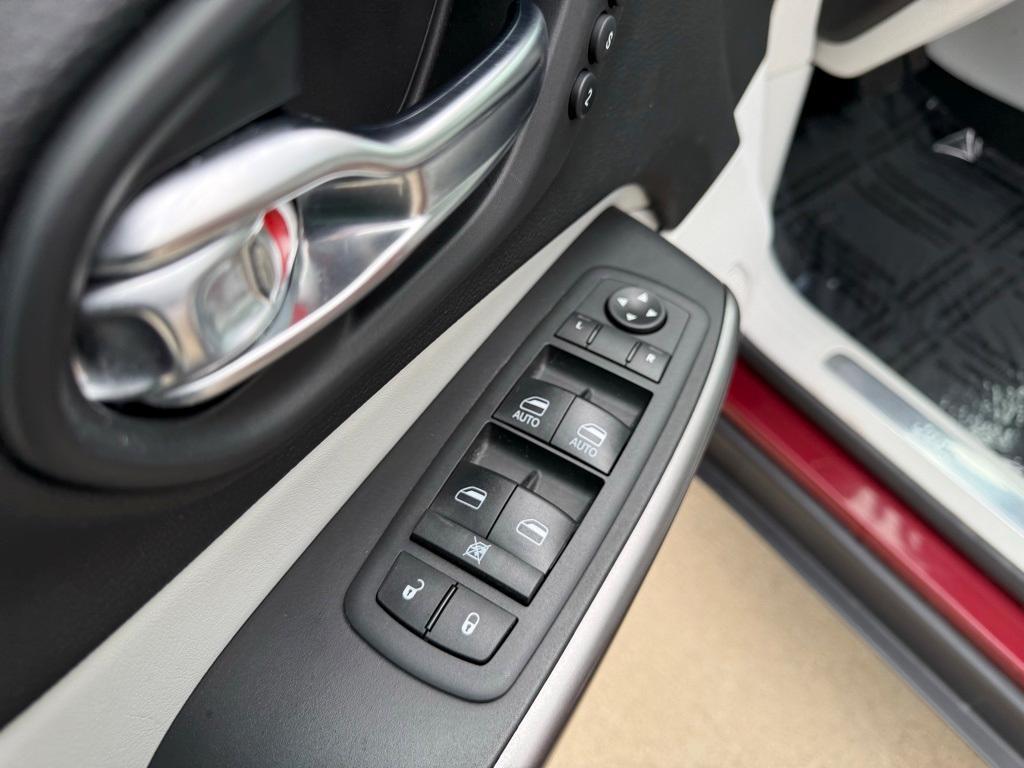 used 2020 Jeep Cherokee car, priced at $20,981