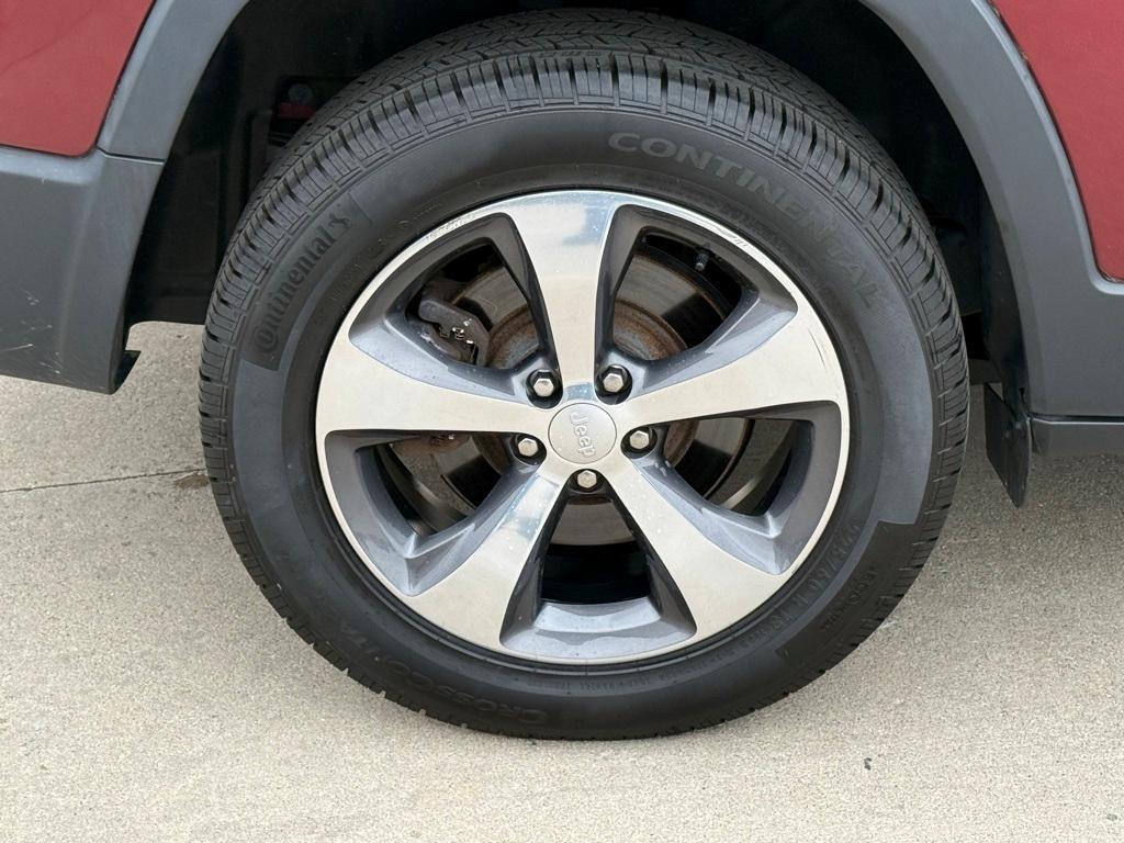 used 2020 Jeep Cherokee car, priced at $20,981