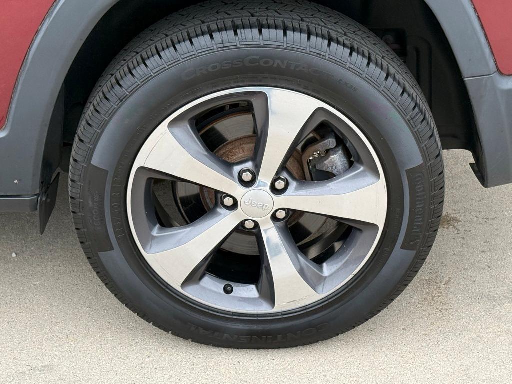 used 2020 Jeep Cherokee car, priced at $20,981