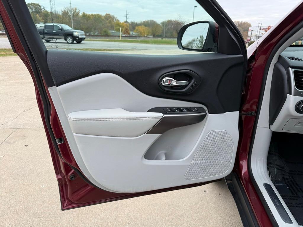 used 2020 Jeep Cherokee car, priced at $20,981