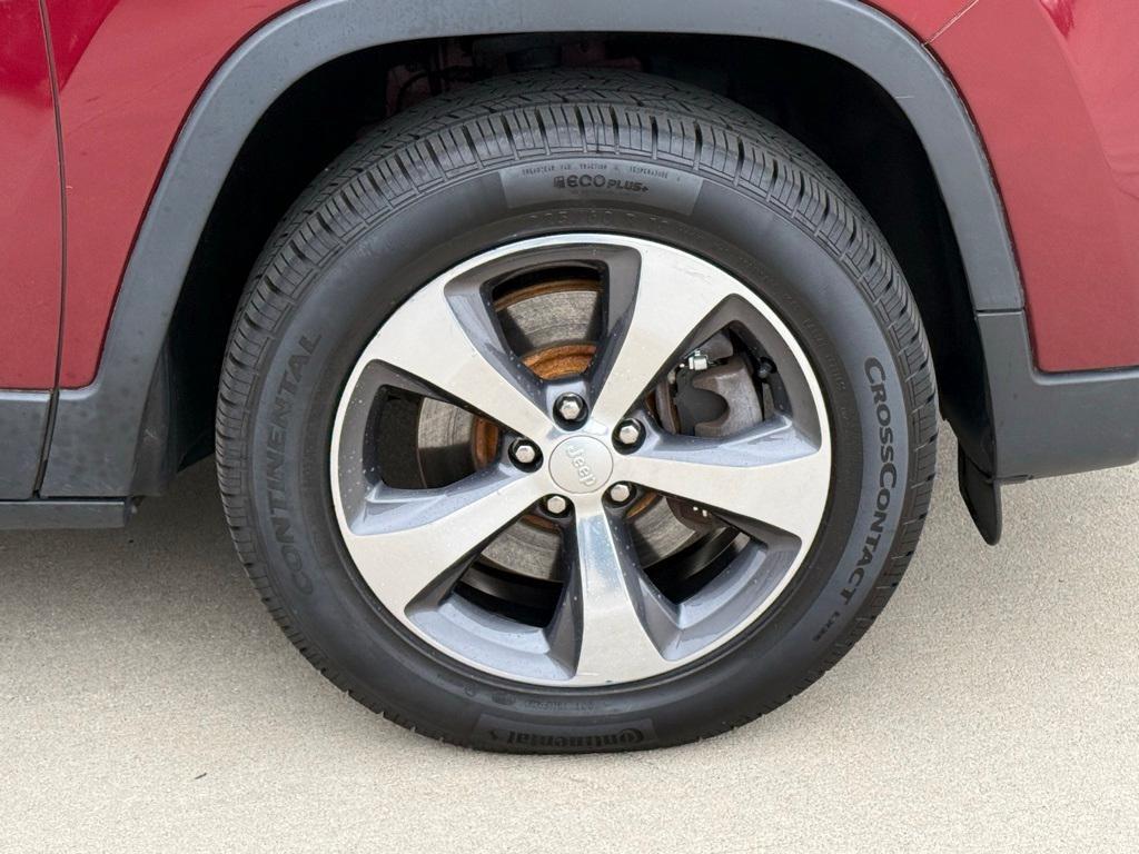 used 2020 Jeep Cherokee car, priced at $20,981