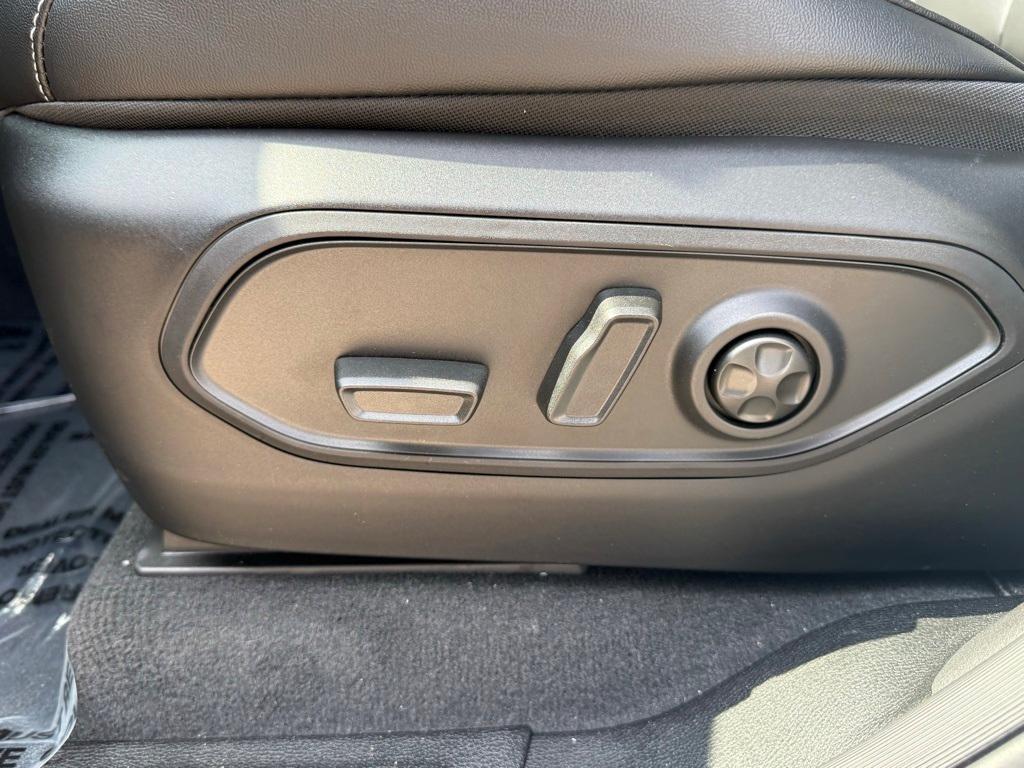 new 2025 Jeep Grand Cherokee car, priced at $42,534