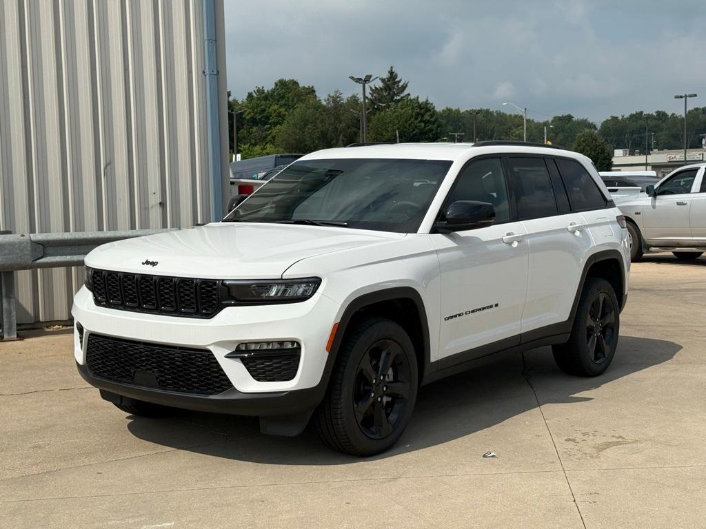 new 2025 Jeep Grand Cherokee car, priced at $42,534