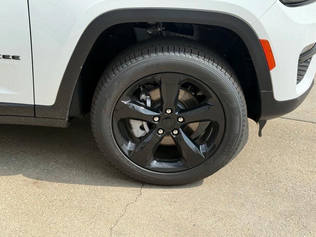 new 2025 Jeep Grand Cherokee car, priced at $42,534