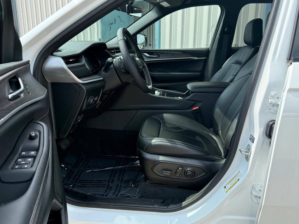 new 2025 Jeep Grand Cherokee car, priced at $42,534