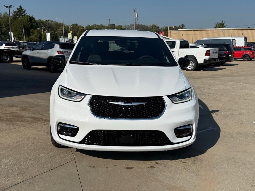 new 2026 Chrysler Pacifica car, priced at $45,184