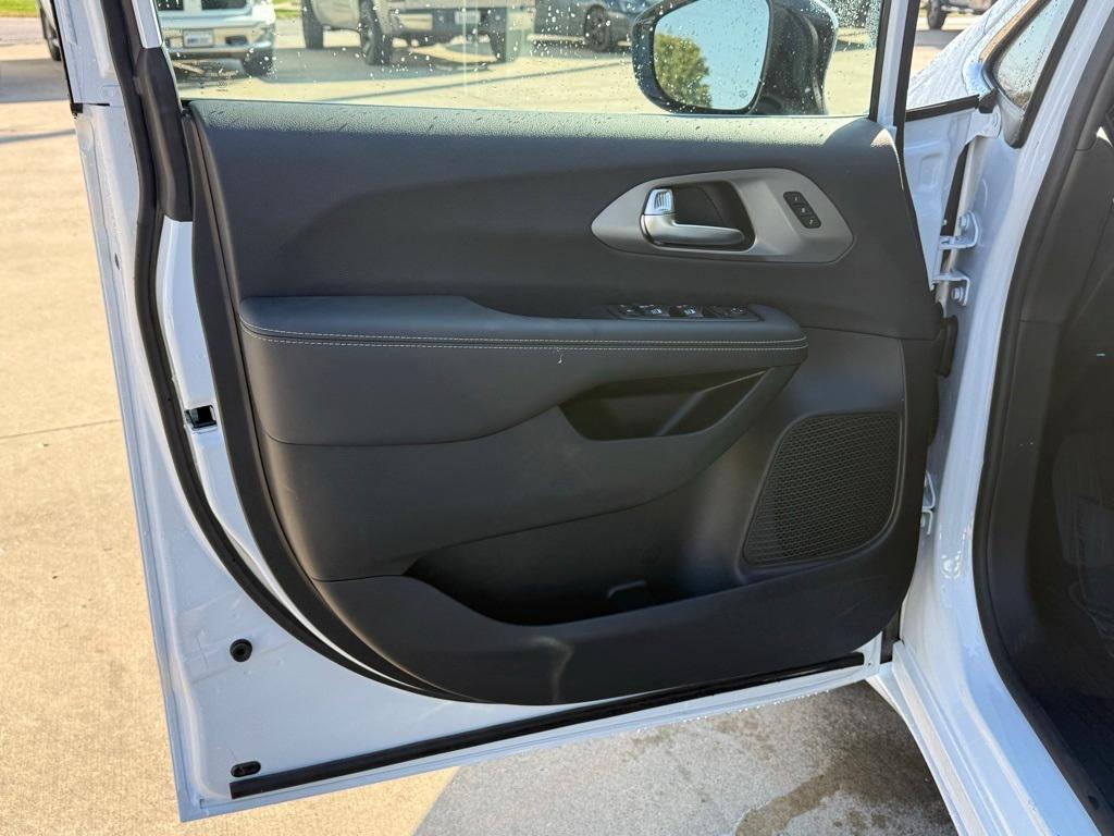 new 2026 Chrysler Pacifica car, priced at $45,184