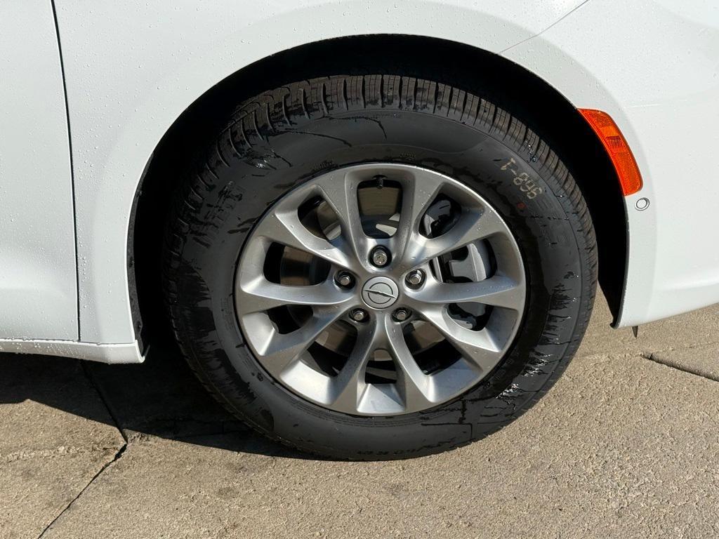 new 2026 Chrysler Pacifica car, priced at $45,184