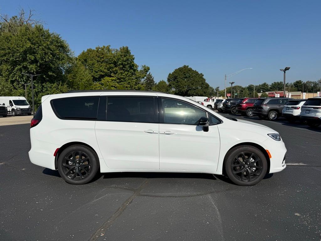 new 2025 Chrysler Pacifica car, priced at $44,482