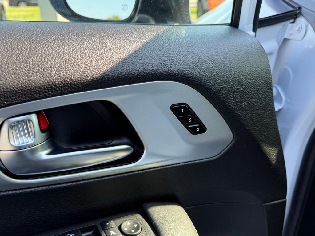 new 2025 Chrysler Pacifica car, priced at $44,482