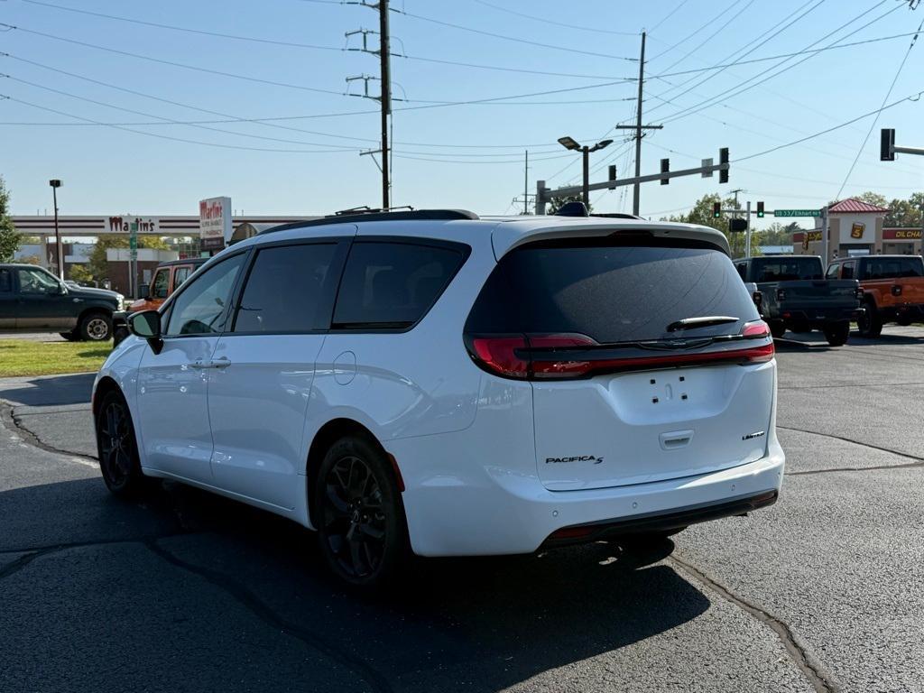 new 2025 Chrysler Pacifica car, priced at $44,482