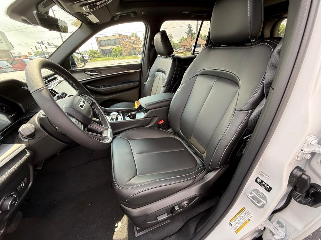 new 2025 Jeep Grand Cherokee car
