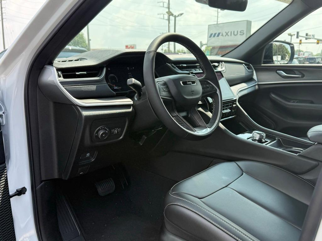 new 2025 Jeep Grand Cherokee car