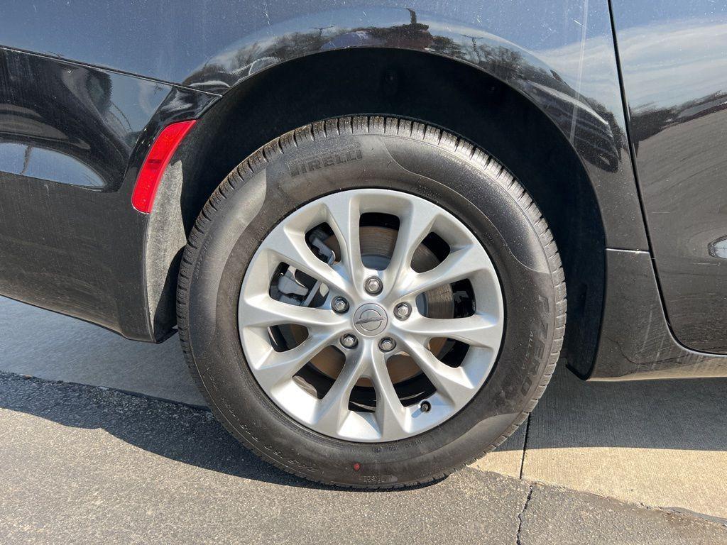 new 2025 Chrysler Pacifica car, priced at $47,315