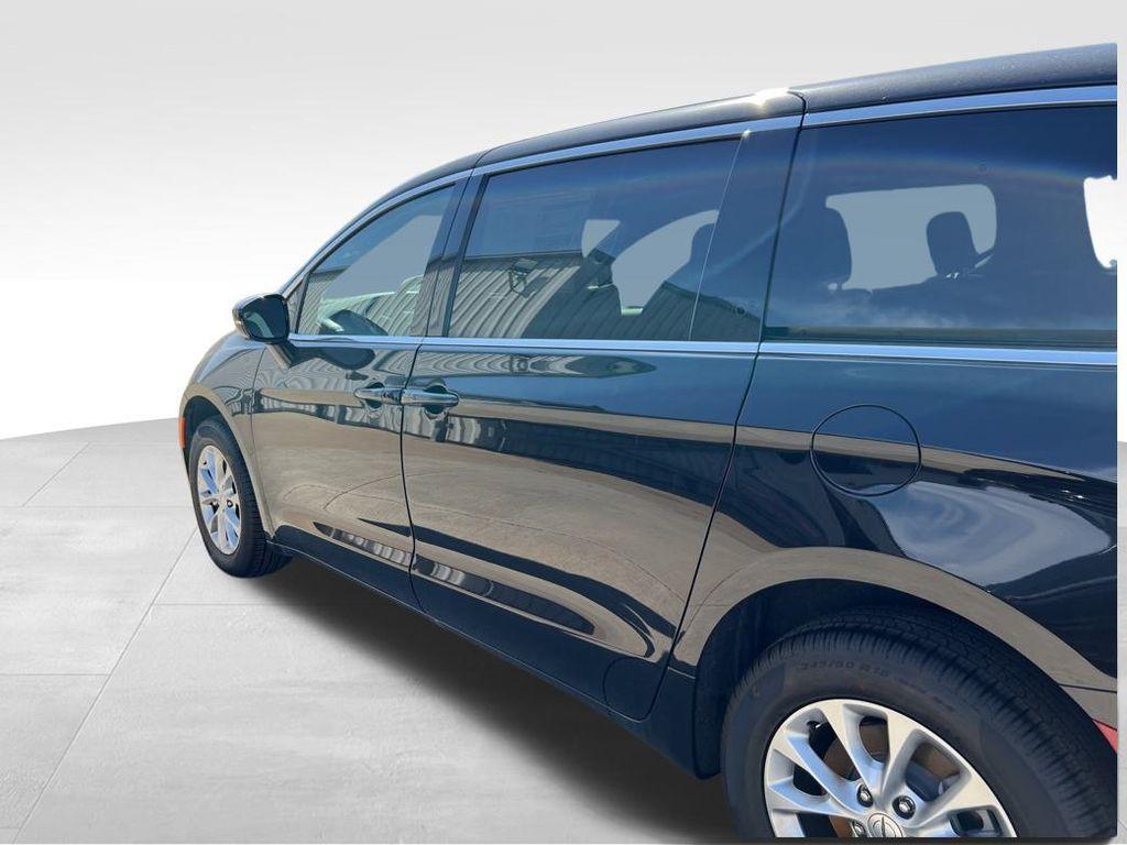 new 2025 Chrysler Pacifica car, priced at $47,315