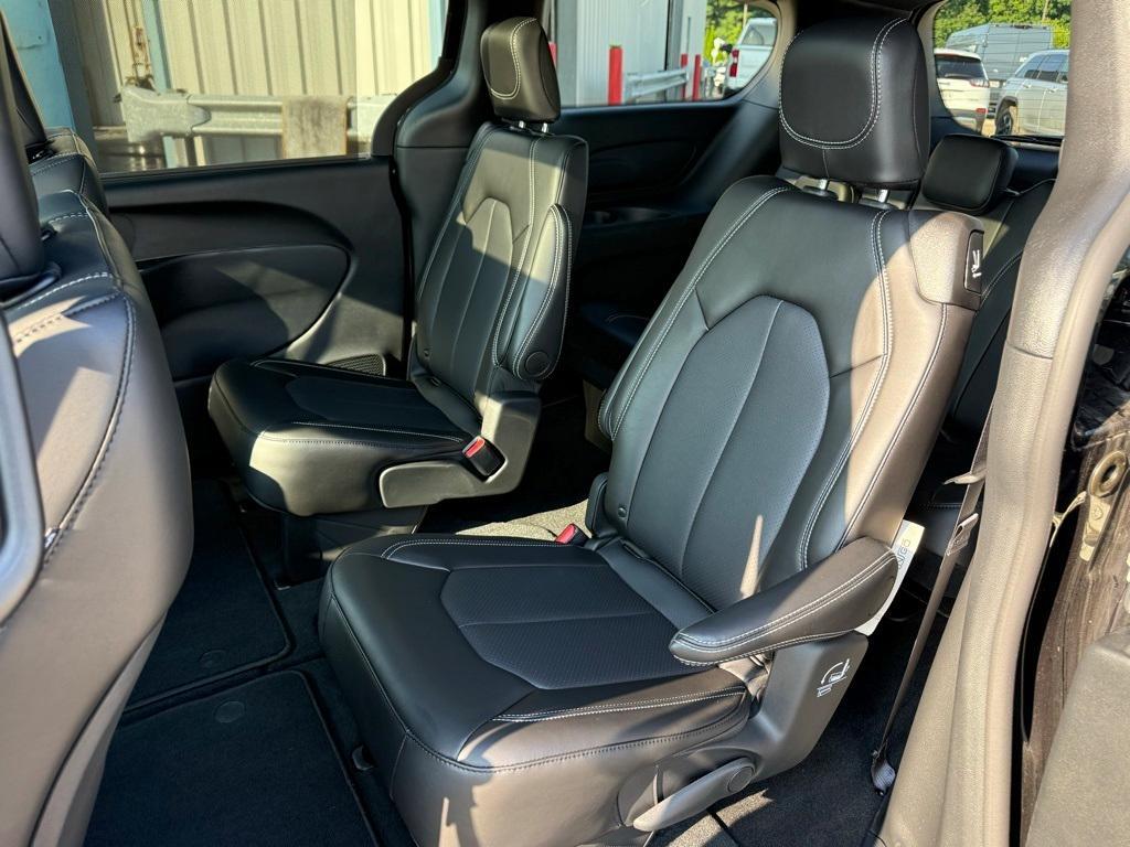 new 2025 Chrysler Pacifica car, priced at $46,803
