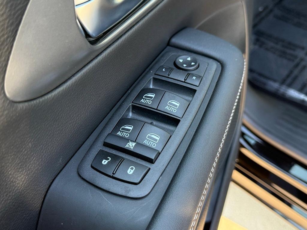 new 2025 Chrysler Pacifica car, priced at $46,803