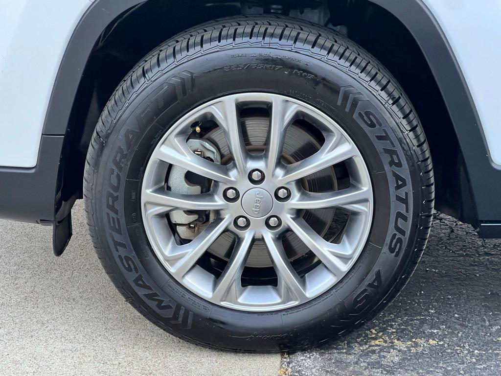 used 2021 Jeep Cherokee car, priced at $22,976
