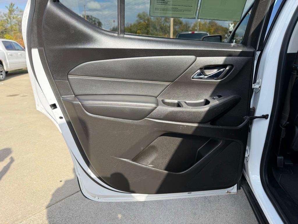 used 2021 Chevrolet Traverse car, priced at $23,225