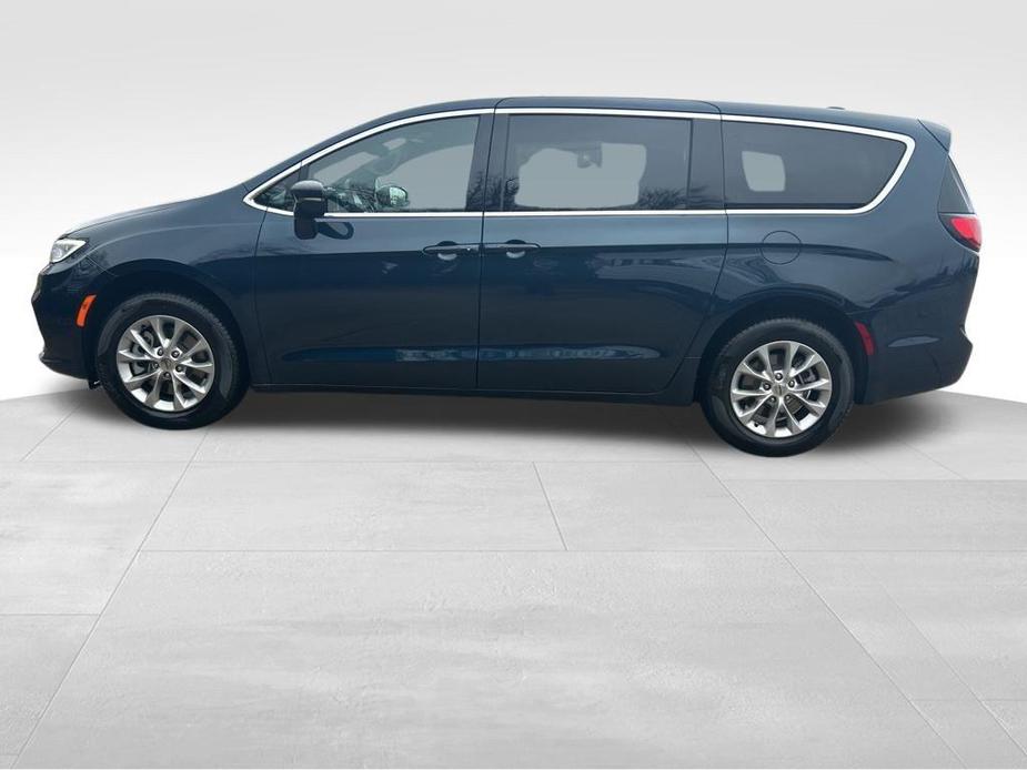 new 2025 Chrysler Pacifica car, priced at $44,630