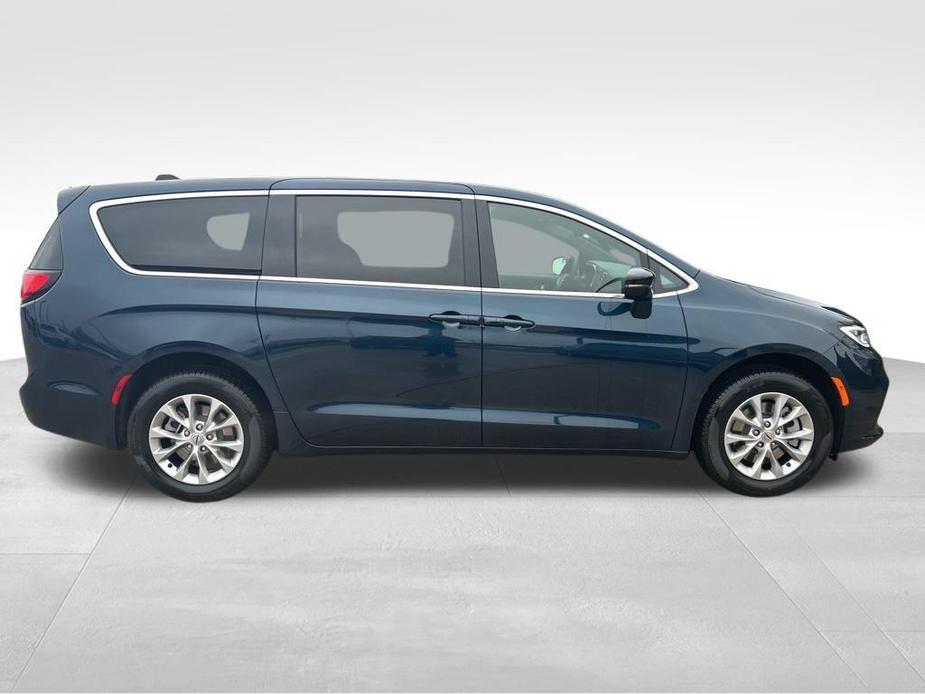 new 2025 Chrysler Pacifica car, priced at $44,630