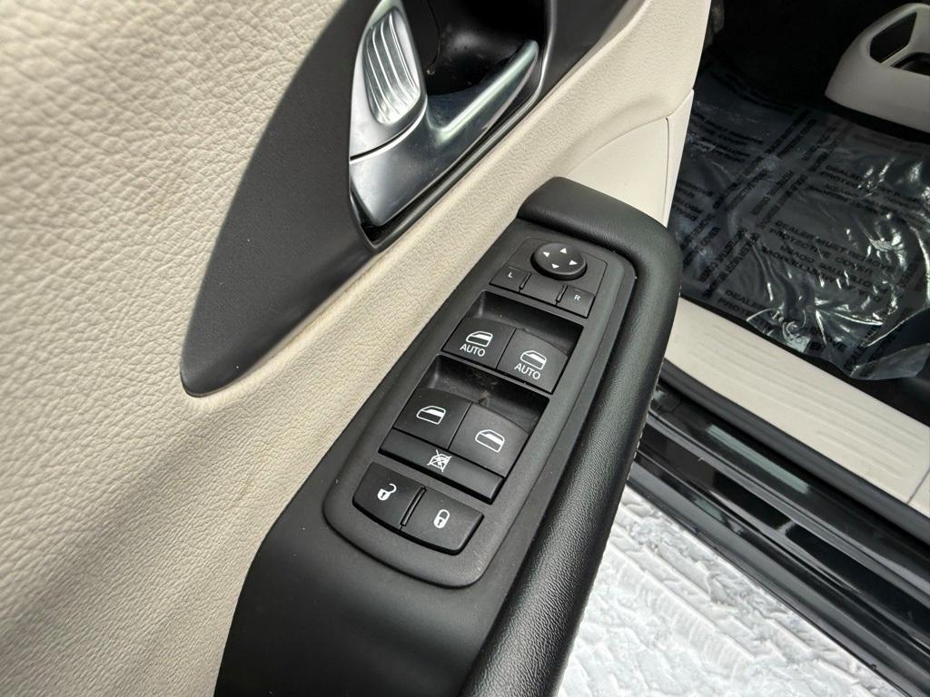 used 2022 Chrysler Pacifica car, priced at $23,511