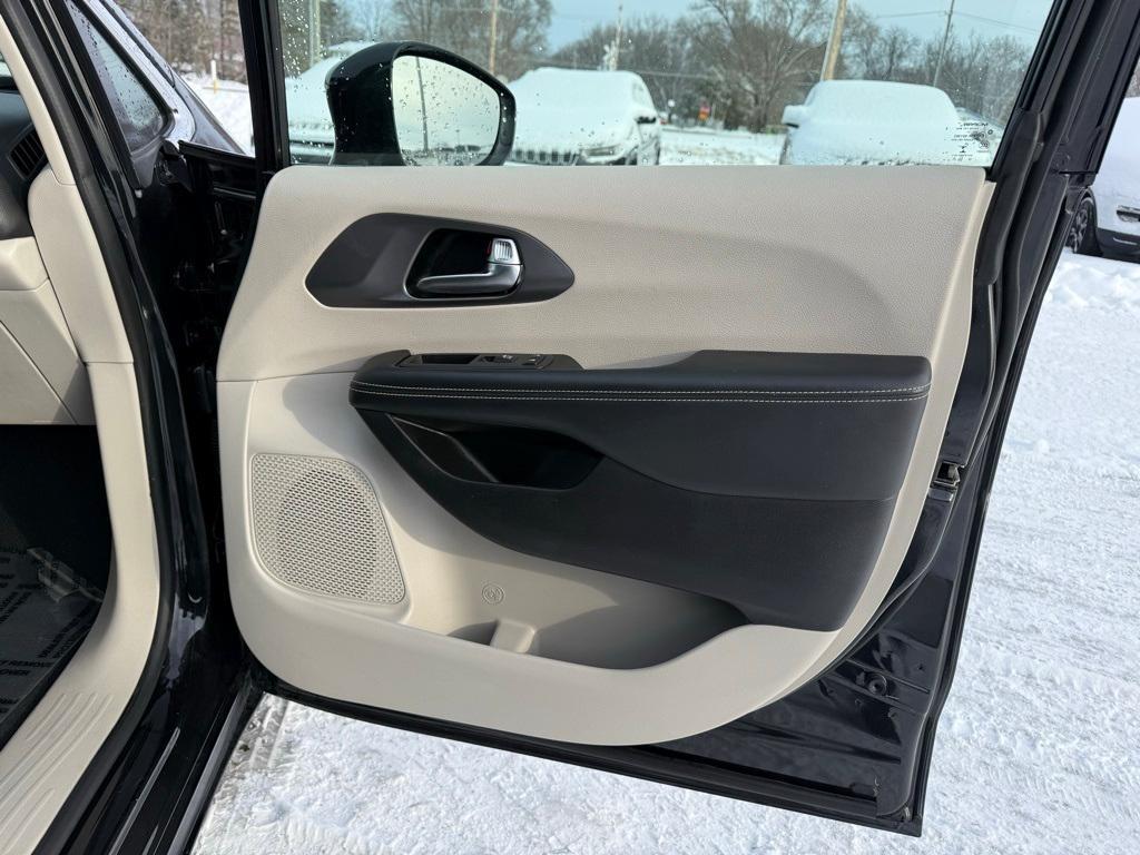 used 2022 Chrysler Pacifica car, priced at $23,511