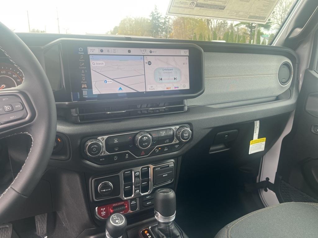 new 2025 Jeep Gladiator car, priced at $47,890