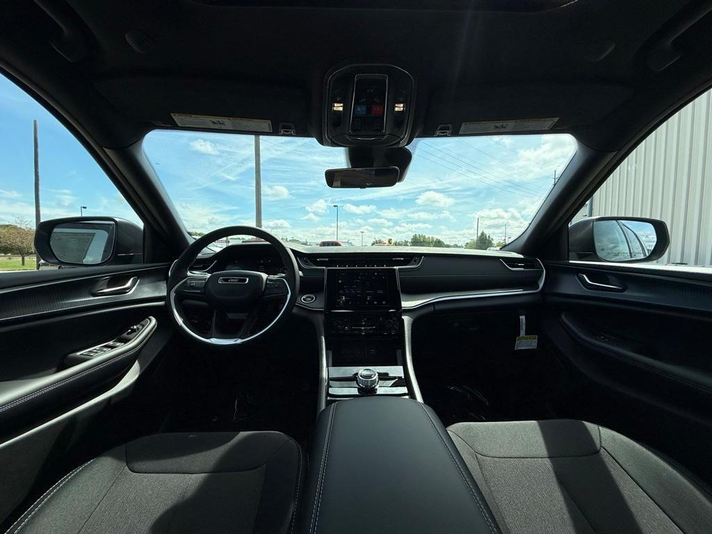 new 2025 Jeep Grand Cherokee car, priced at $42,915