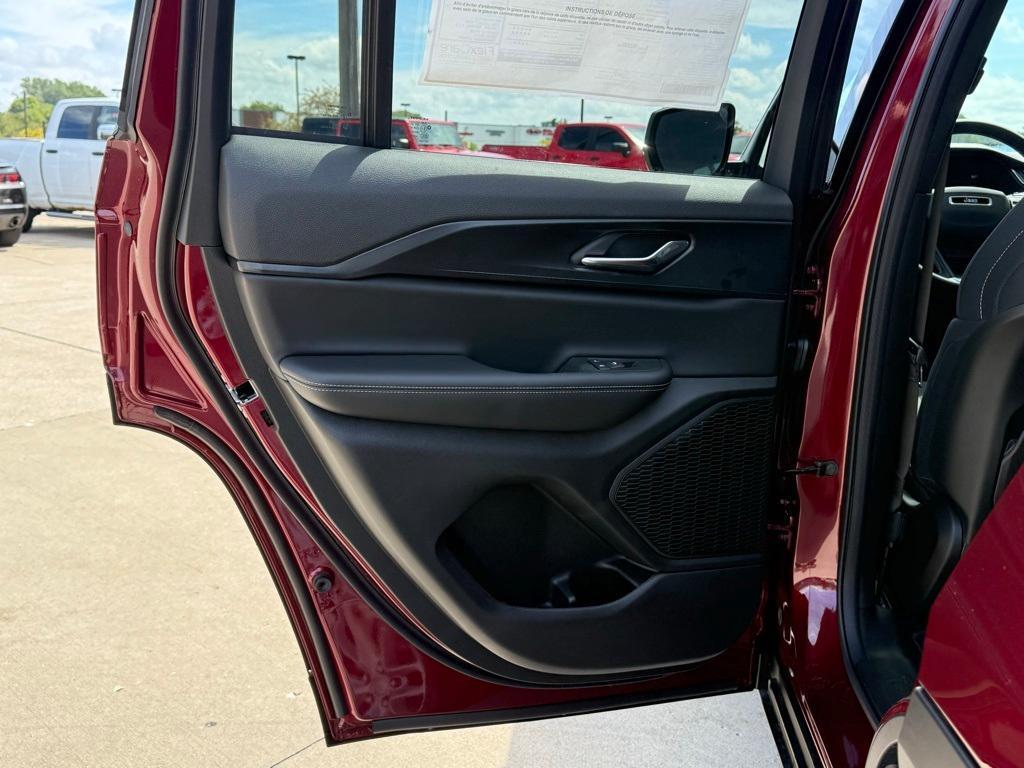 new 2025 Jeep Grand Cherokee car, priced at $42,915