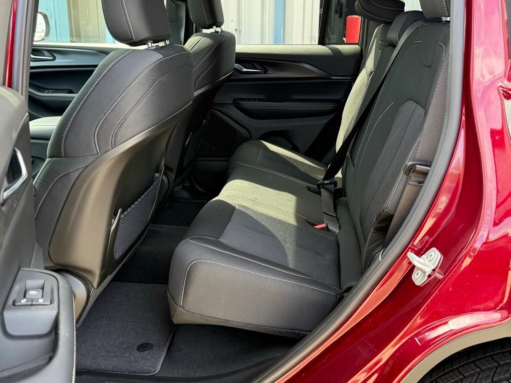 new 2025 Jeep Grand Cherokee car, priced at $42,915