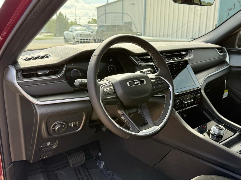 new 2025 Jeep Grand Cherokee car, priced at $42,915