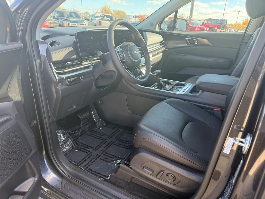 used 2025 Kia Carnival car, priced at $41,899