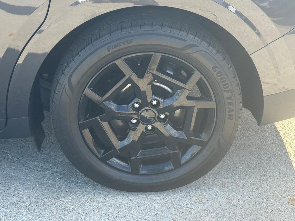 used 2025 Kia Carnival car, priced at $41,899