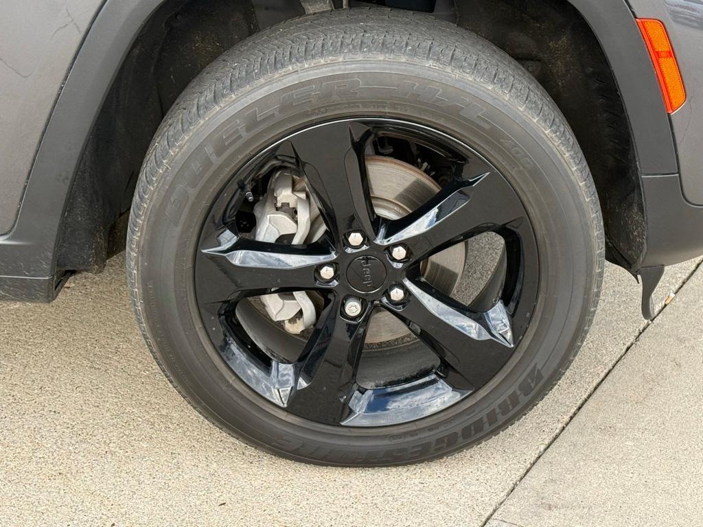 used 2024 Jeep Grand Cherokee car, priced at $32,981