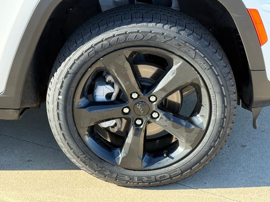 used 2023 Jeep Grand Cherokee car, priced at $30,276