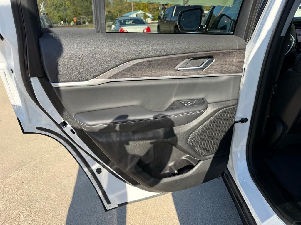 used 2023 Jeep Grand Cherokee car, priced at $30,276